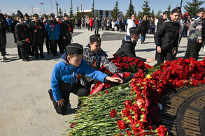 Возложение цветов и венков на Мемориале в Зайцево