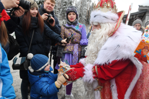Встреча российского Деда Мороза из Великого Устюга и финского Йоулупукки