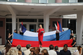 Тихвин: Торжественная церемония поднятия Государственного флага и исполнение гимна Российской Федерации
