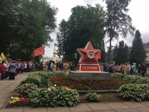 Торжественный митинг «Этот день не забыть никогда», посвященный Дню памяти и скорби, сквер Славы, город Волхов. Предоставлено Администрацией Волховского района