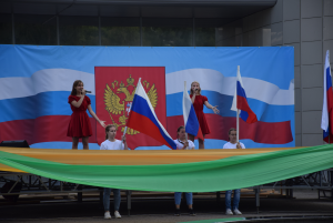 Волосово: Праздничный концерт  «Гордо веет флаг державный», с участием творческих коллективов ГДЦ «Родник»