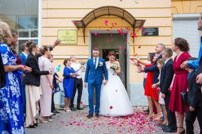 В ДК «Железнодорожник» Волховского района прошли первые торжественные церемонии заключения брака. Фото Тимура Румянцева
