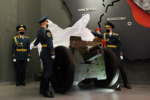 Церемония передачи полковой пушки времен Великой Отечественной войны музею «Прорыв»