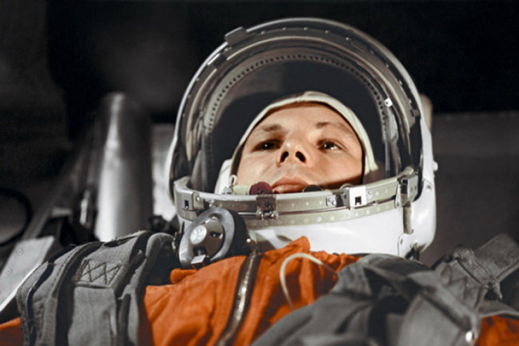 Первому космонавту посвящается
