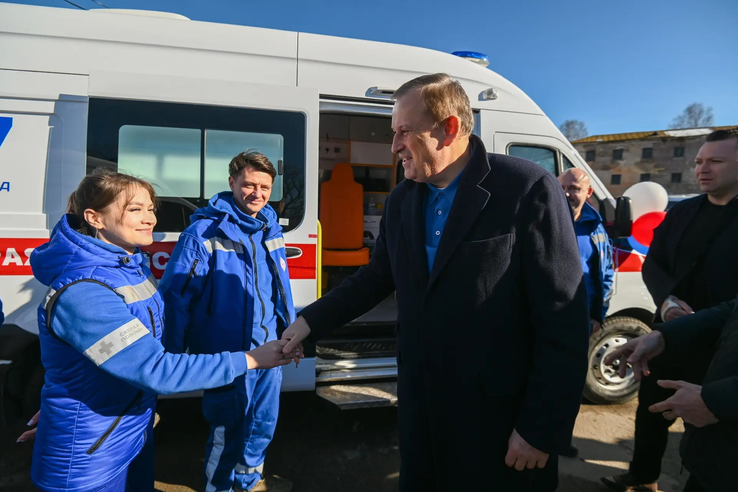 Александр Дрозденко поздравил с профессиональным праздником работников скорой помощи