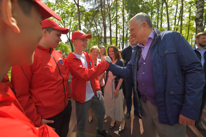 Встреча губернатора Ленинградской области Александра Дрозденко с молодежным трудовым отрядом