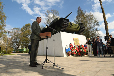 На постаменте — легендарный танк, в памяти — подвиг защитников