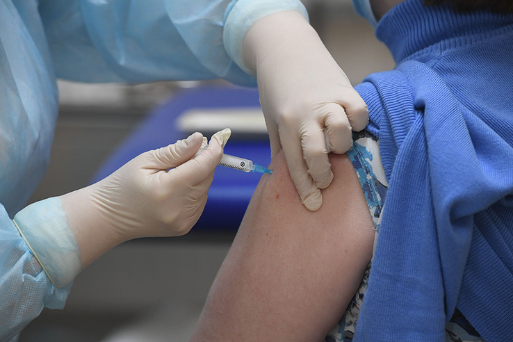 Область обеспечивает вакцинацией от гриппа взрослых и детей