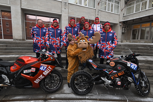 Вручение памятных подарков победителям Первого национального фестиваля скорости на льду «Жигулевская миля 2024»