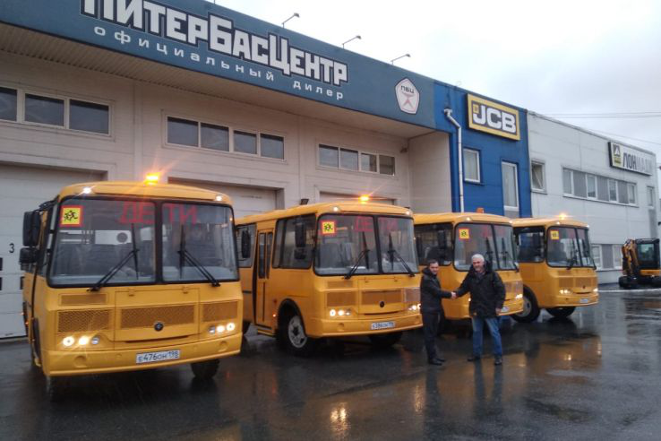 На дороги 47 региона вышли четыре сотни школьных автобусов