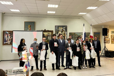 Юные ленинградцы получают свои первые паспорта