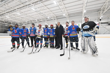 Юным хоккеистам и фигуристам Волхова — новый лед