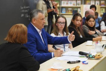 Школьники области проинтервьюировали губернатора