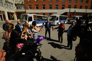 Отправка гуманитарной помощи и автобусов в Енакиево