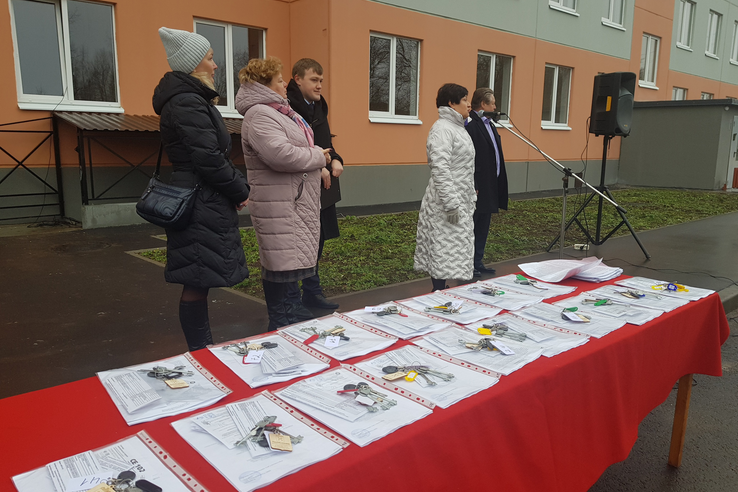 Жители аварийных домов празднуют новоселье