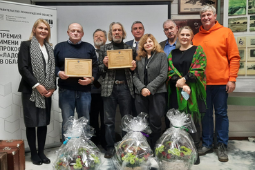 Литературная награда поэтам-современникам