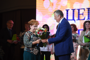 Областные медики принимают поздравления