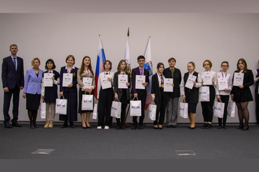 Награды ― победителям олимпиады школьников