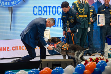 Награды спасателям и их верным помощникам