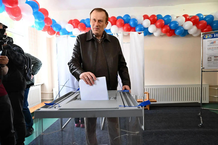 Губернатор Александр Дрозденко проголосовал на выборах