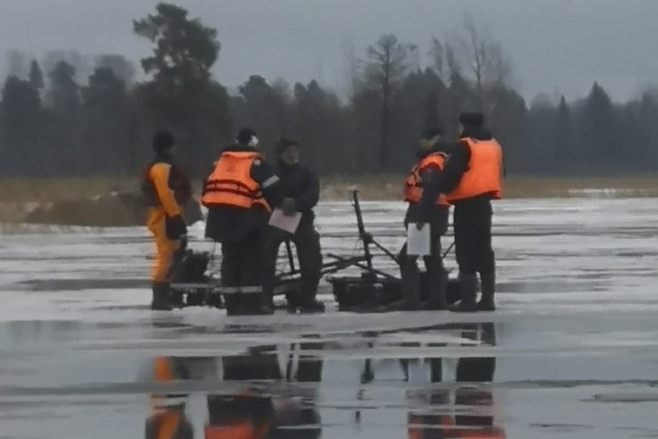 Областные спасатели проводят рейды на льду
