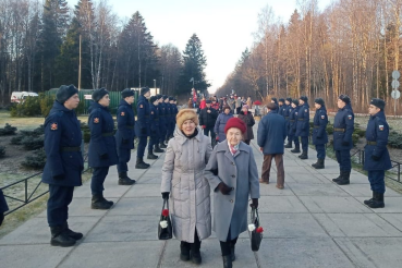 Ветераны встретились у мемориала «Разорванное кольцо»