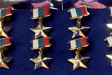 Александр Дрозденко поздравил офицеров-ленинградцев, получивших звания Героев России