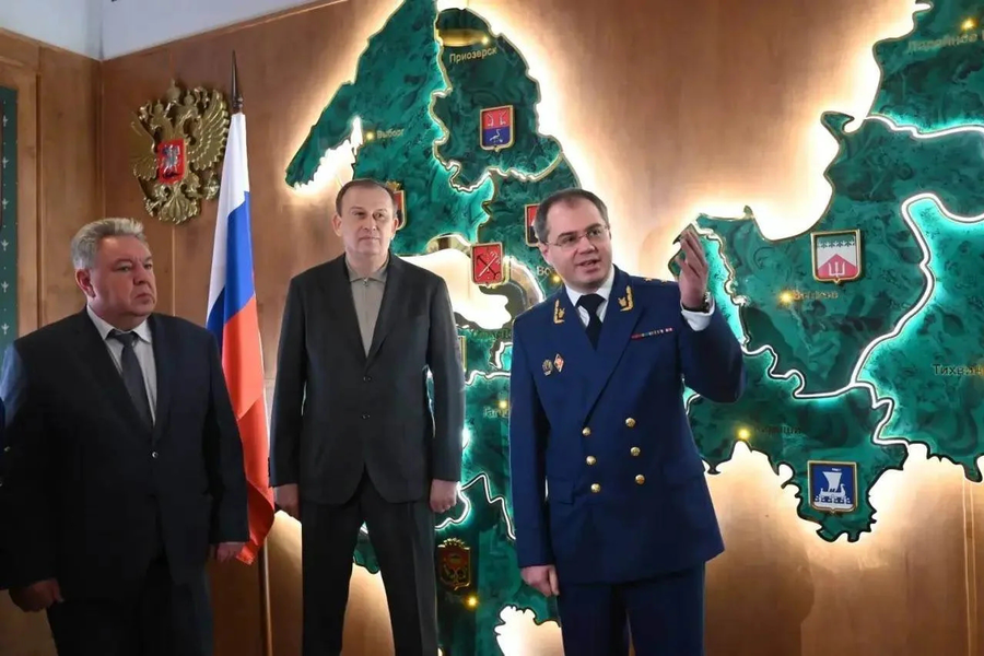 Александр Дрозденко открыл музей в здании прокуратуры Ленобласти