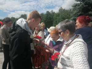 Торжественно-траурный митинг в День памяти и скорби, город Гатчина. Предоставлено Администрацией Гатчинского района