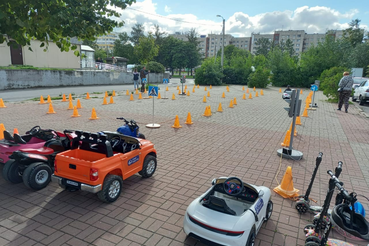 По всем правилам: дети учат ПДД на автоплощадках