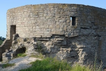 В Копорье – первая смена волонтеров-археологов