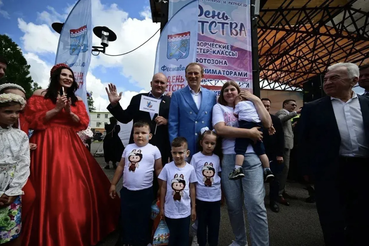 Александр Дрозденко обратился к будущим мамам по случаю Дня беременных