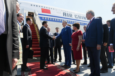 Александр Дрозденко встретил Си Цзиньпина в аэропорту Пулково