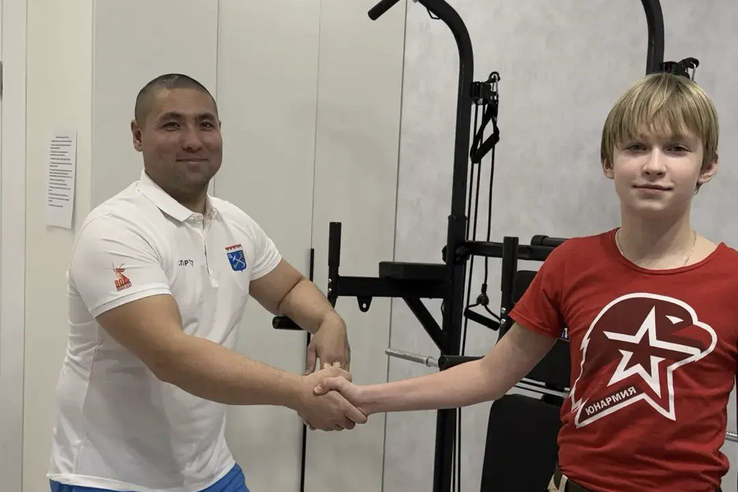 Александр Дрозденко исполнил мечту Никиты из Пикалёво на крёмлевской «Ёлке желаний»