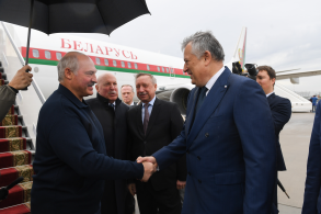 Встреча губернатора Ленинградской области Александра Дрозденко и президента Белоруссии Александра Лукашенко в аэропорту Пулково