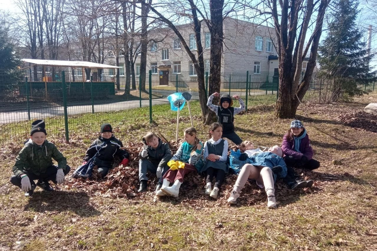 На субботники вышли школьники и детсадовцы Ленобласти