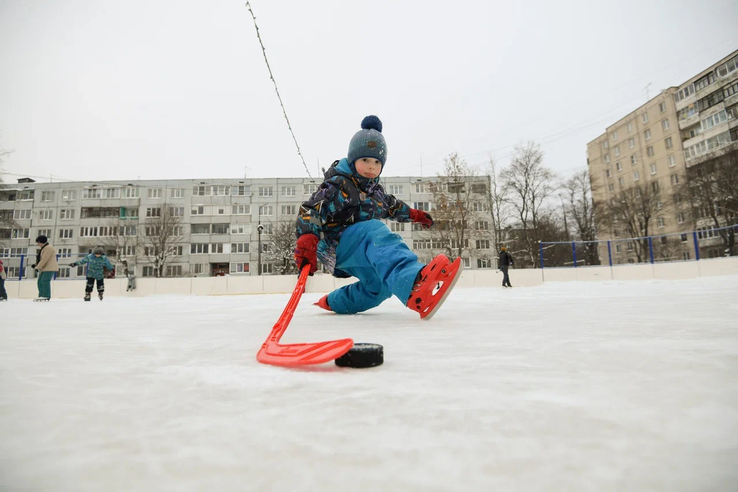 Лыжи, коньки и ватрушки: спортивный год в области стартует с зимних забав