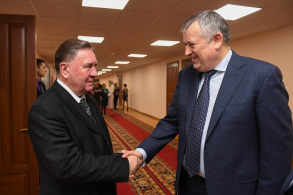Встреча губернатора Александра Дрозденко с делегацией Курской области
