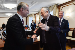 Встреча губернатора Ленинградской области Александра Дрозденко и заместителя премьер-министра Республики Беларусь Леонида Зайца