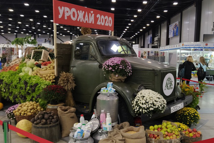 Ленинградские фермеры везут продукты на предновогодние ярмарки