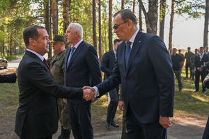 Посещение военного полигона заместителем председателя Совета безопасности РФ Дмитрием Медведевым