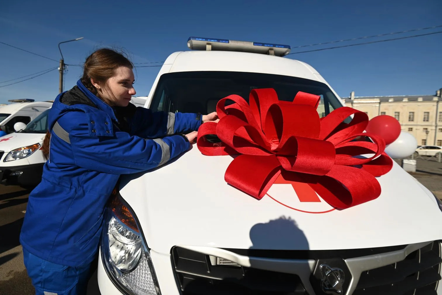 Автопарк ленинградской скорой помощи пополнился 15 современными автомобилями