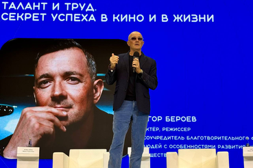 Ленобласть приняла урок от Егора Бероева: актер рассказал учителям о силе кино и терпении