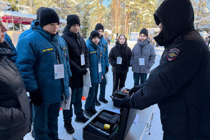 Школьники Ленобласти выбирают мужественные профессии