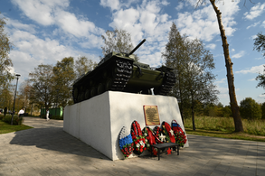Установка танка на месте подвига З.Г. Колобанова