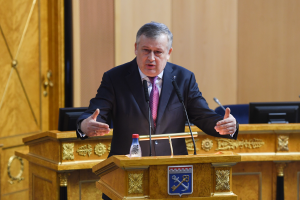 Отчет губернатора Ленинградской области перед депутатами Законодательного собрания
