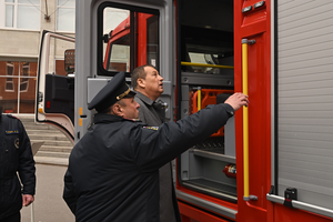 Вручение пожарной техники губернатором Ленинградской области Александром Дрозденко подразделениям Ленинградской области