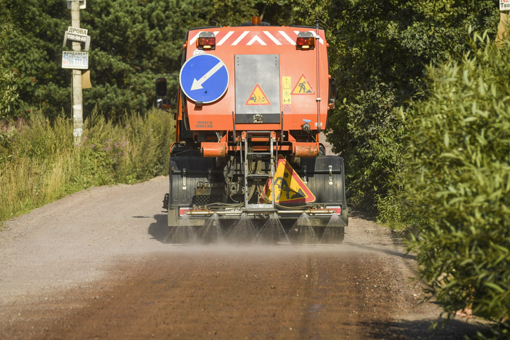 Грунтовые дороги по заявке избавят от пыли