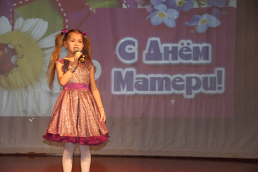 Ленинградцы поздравляют мам и бабушек