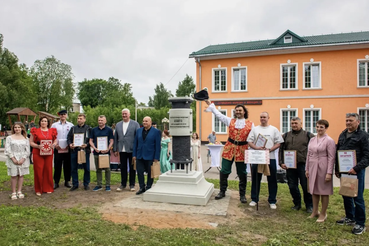 В деревне Низино открыли памятник Петергофскому фонтанному водоводу